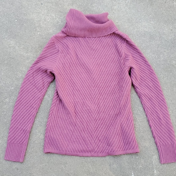 RELISTED Mauve turtleneck chevron ribbed sweater - Picture 2 of 2